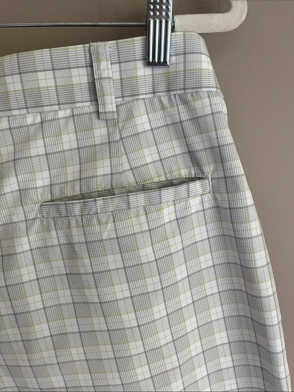 PGA TOUR flat-front performance white grey plaid golf shorts size 36